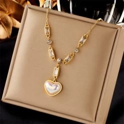 ICEEX 18k Gold Diamon Pearl Heart Inter-linked Chain